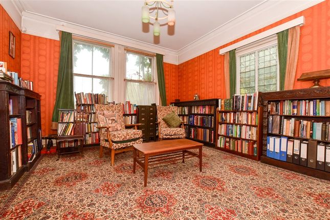 4 bed detached house