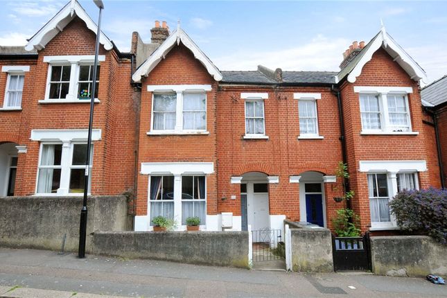 Oaksford Avenue, Sydenham, London, SE26 3 bed maisonette for sale