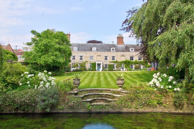 6 bedroom town house for sale