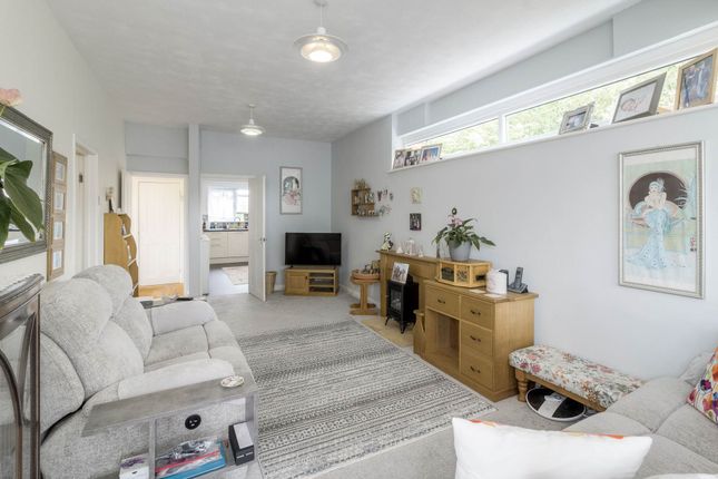 Baccara Grove, Milton Keynes MK2 3 bed detached bungalow for sale