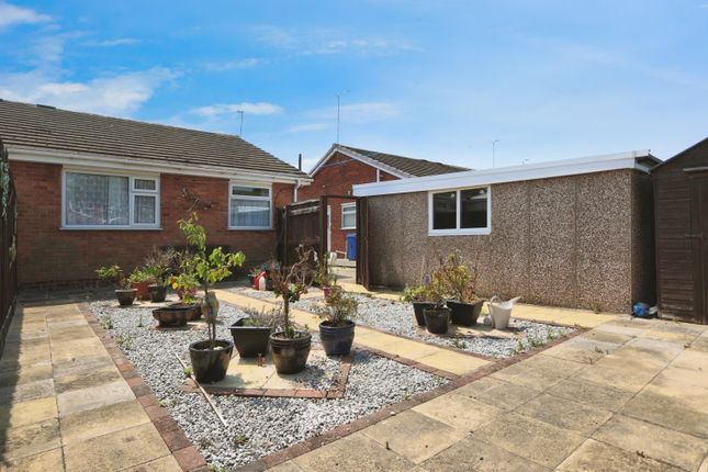 Wentworth Close, Willerby, Hull, East... 2 bed semi