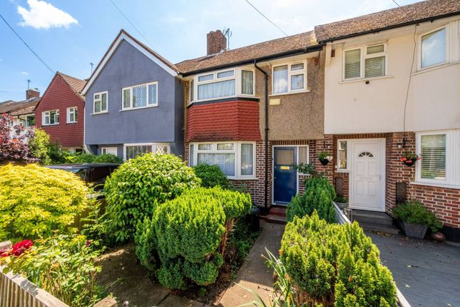 Lisbon Avenue, Twickenham, TW2 3 bed semi