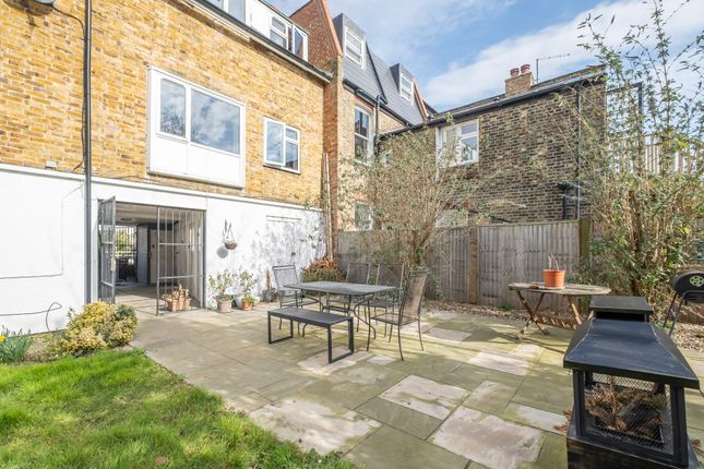 3 bedroom flat for sale