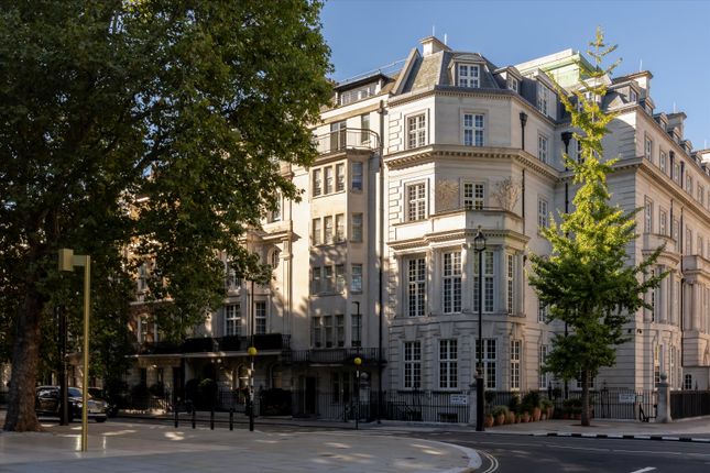 Upper Brook Street, London, W1K 3 bed flat for sale