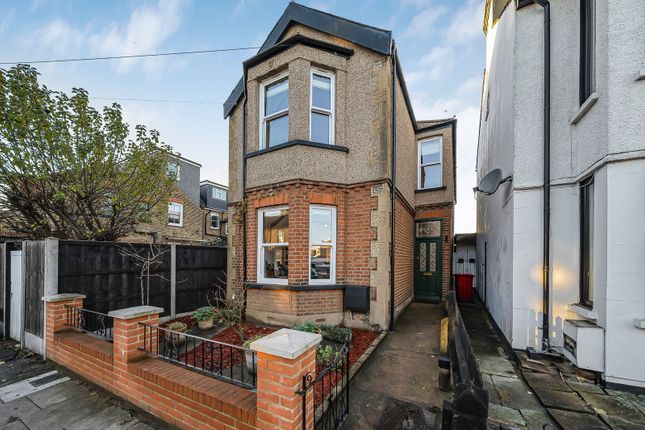 Mosslea Road, Bromley BR2 3 bed detached house for sale