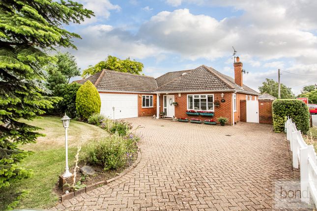 The Ridge, Chelmsford CM3 4 bed detached bungalow for sale