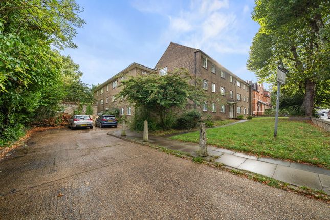 Chatsworth Road, NW2 3 bed apartment for sale