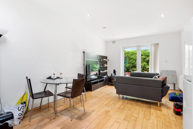 Cricklewood Lane, London 3 bed apartment for sale