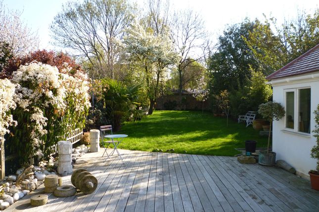 5 bedroom semi-detached house for sale