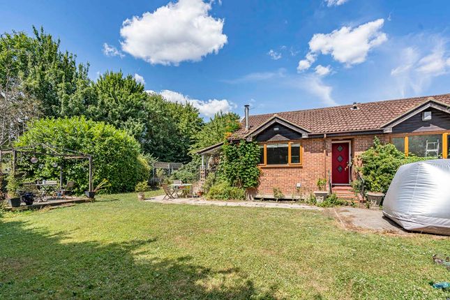 Laleham Reach, Chertsey, Surrey, KT16 2 bed bungalow for sale