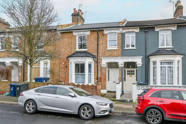 Milton Road, Poet's Corner, London, W3 2 bed flat for sale