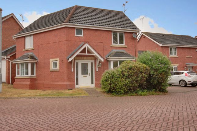 3 bedroom link detached house for sale