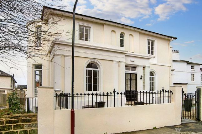 Clarence Road, Clarence House, TN1 1 bed flat for sale
