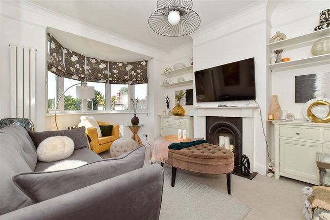 Compton Avenue, Gidea Park, Essex 3 bed maisonette for sale