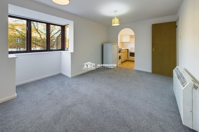 Magpie Close, London 1 bed apartment for sale
