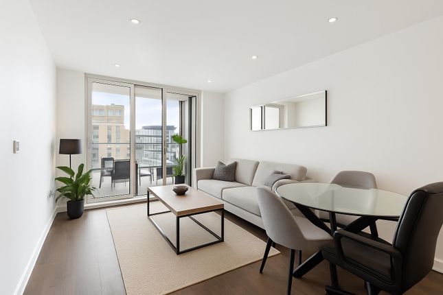 18 Western Gateway, Royal Docks, London 2 bed apartment for sale