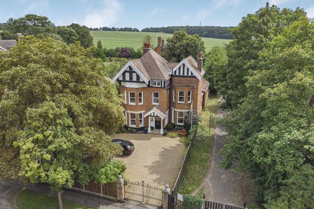 6 bedroom house for sale