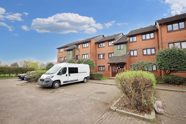 Maltby Drive, Enfield, EN1 2 bed flat for sale