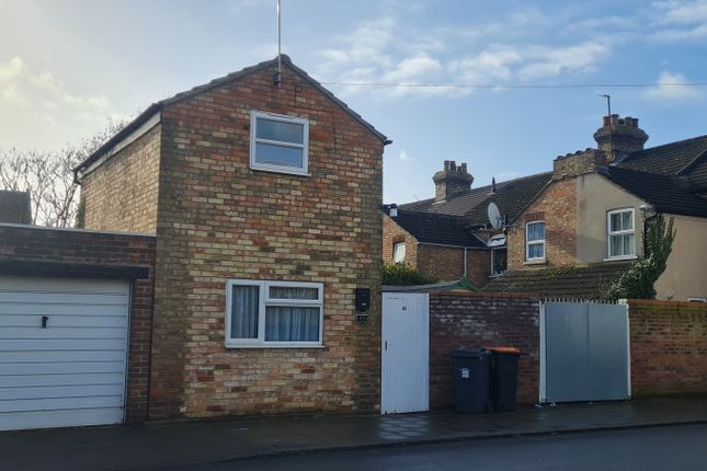 1 bed detached house