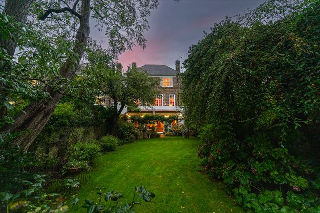 Hamilton Terrace, St Johns Wood, NW8 6 bed link detached house for sale