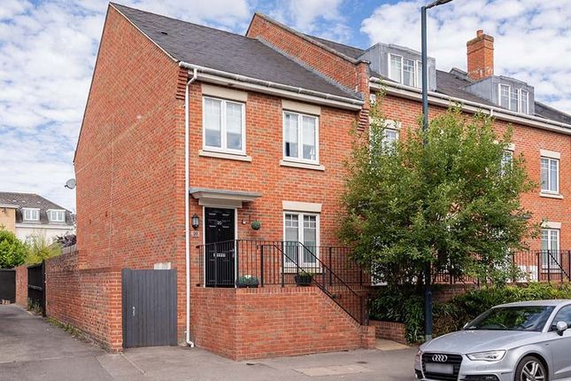 Oldfield Road, Maidenhead SL6 3 bed semi