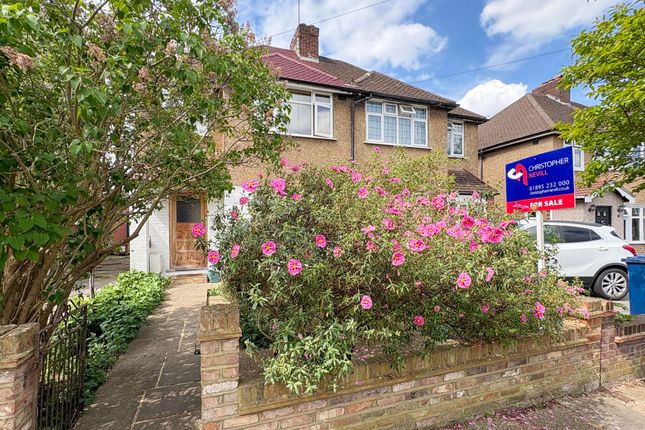 Danemead Grove, Northolt, UB5 3 bed semi