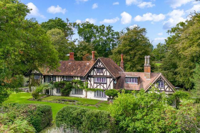Lyndhurst SO43 6 bed detached house for sale