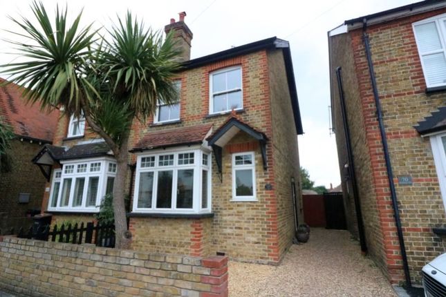 Hummer Road, Egham, Surrey, TW20 3 bed semi