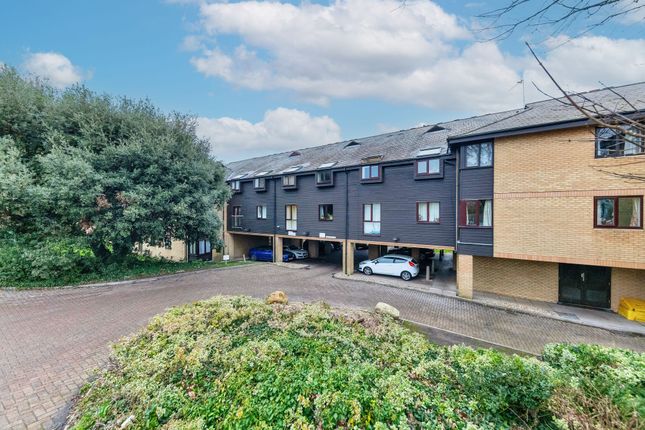 Old North Road, Royston SG8 2 bed flat for sale