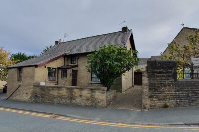 2 bed detached house