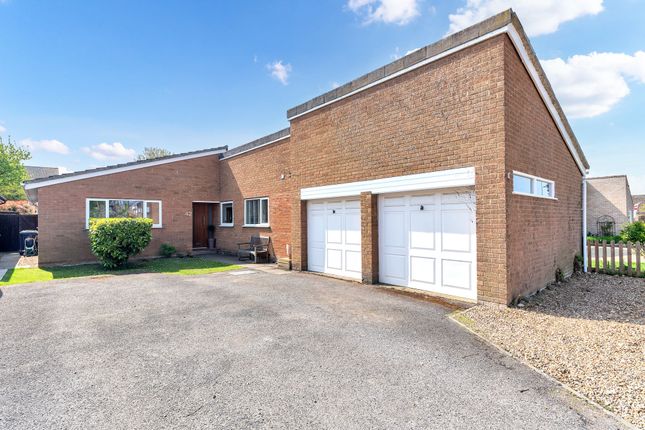 The Causeway, Royston SG8 3 bed detached bungalow for sale