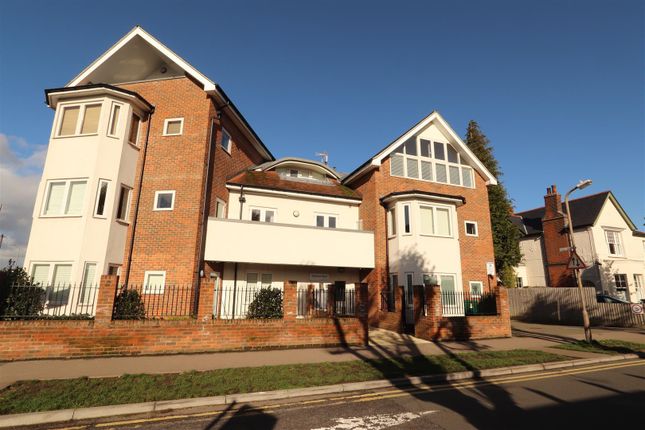 Highland Avenue, Brentwood 2 bed apartment for sale