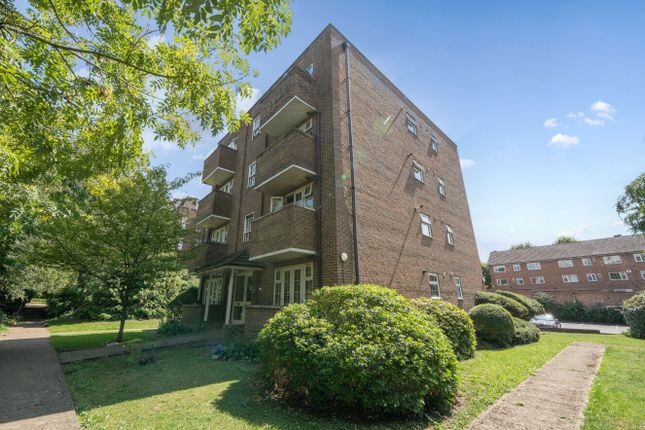 2 bedroom ground floor flat for sale