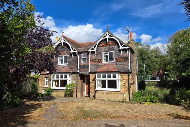 Riverside House, Roydon 3 bed detached house for sale
