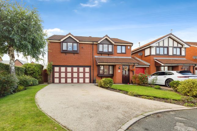 5 bedroom link detached house for sale
