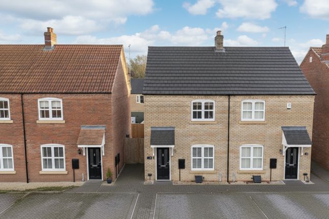 2 bedroom semi-detached house for sale