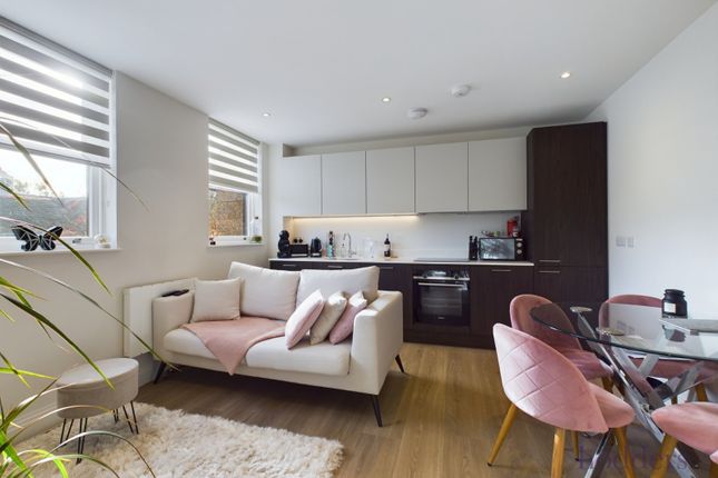 Guildford Street, Chertsey, Surrey, KT16 1 bed apartment for sale