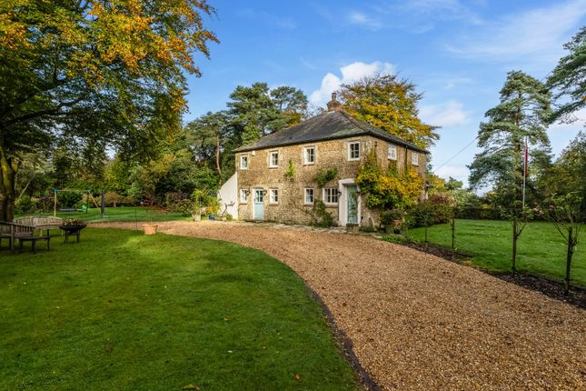 London Road, Hindhead, Surrey, GU26 3 bed detached house for sale