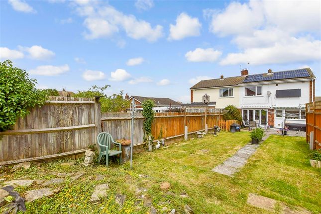 Springett Way, Coxheath, Maidstone, Kent 3 bed semi