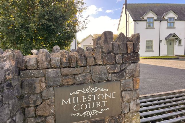 Milestone Court, Scurlage... 3 bed semi