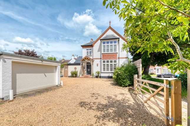 Dunboe Place, Shepperton 4 bed detached house for sale