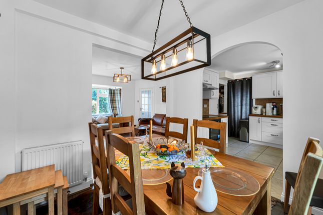 Glenister Road, Chesham, HP5 3 bed semi