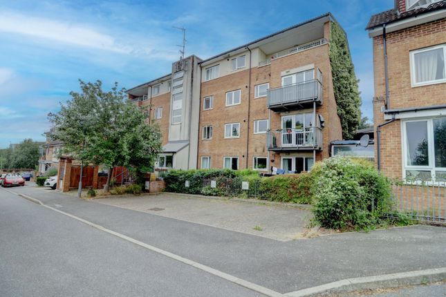 Windrush Drive, Buckinghamshire HP13 2 bed apartment for sale