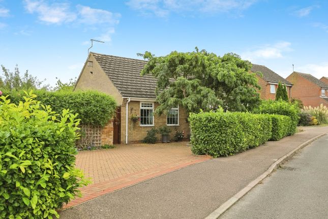 Orchard Close, Huntingdon PE28 2 bed detached bungalow for sale