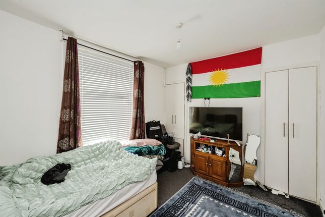 5 bedroom terraced house for sale