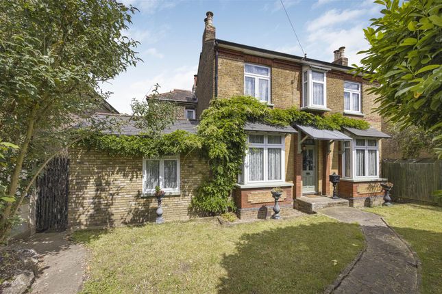 6 bedroom house for sale