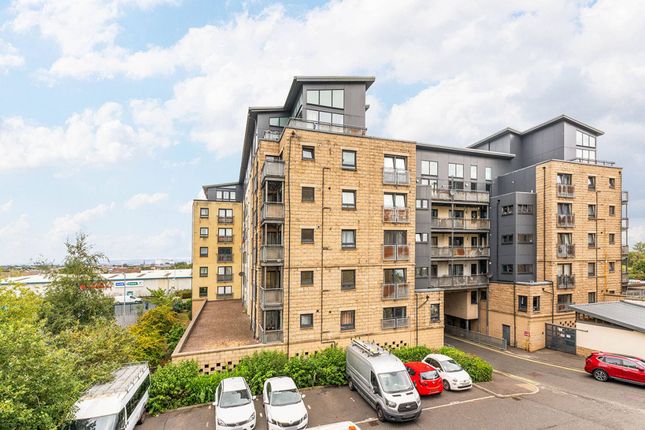 14/4 Hawkhill Close, Leith... 3 bed flat for sale