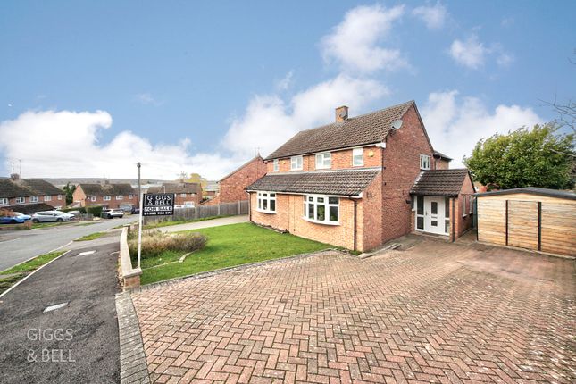 Redwood Drive, Luton, Bedfordshire, LU3 3 bed semi