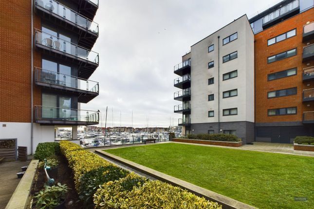 Channel Way, Southampton 2 bed apartment for sale