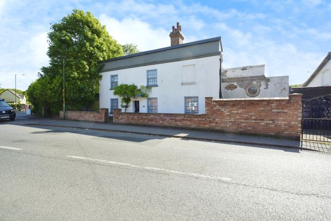 6 bed detached house